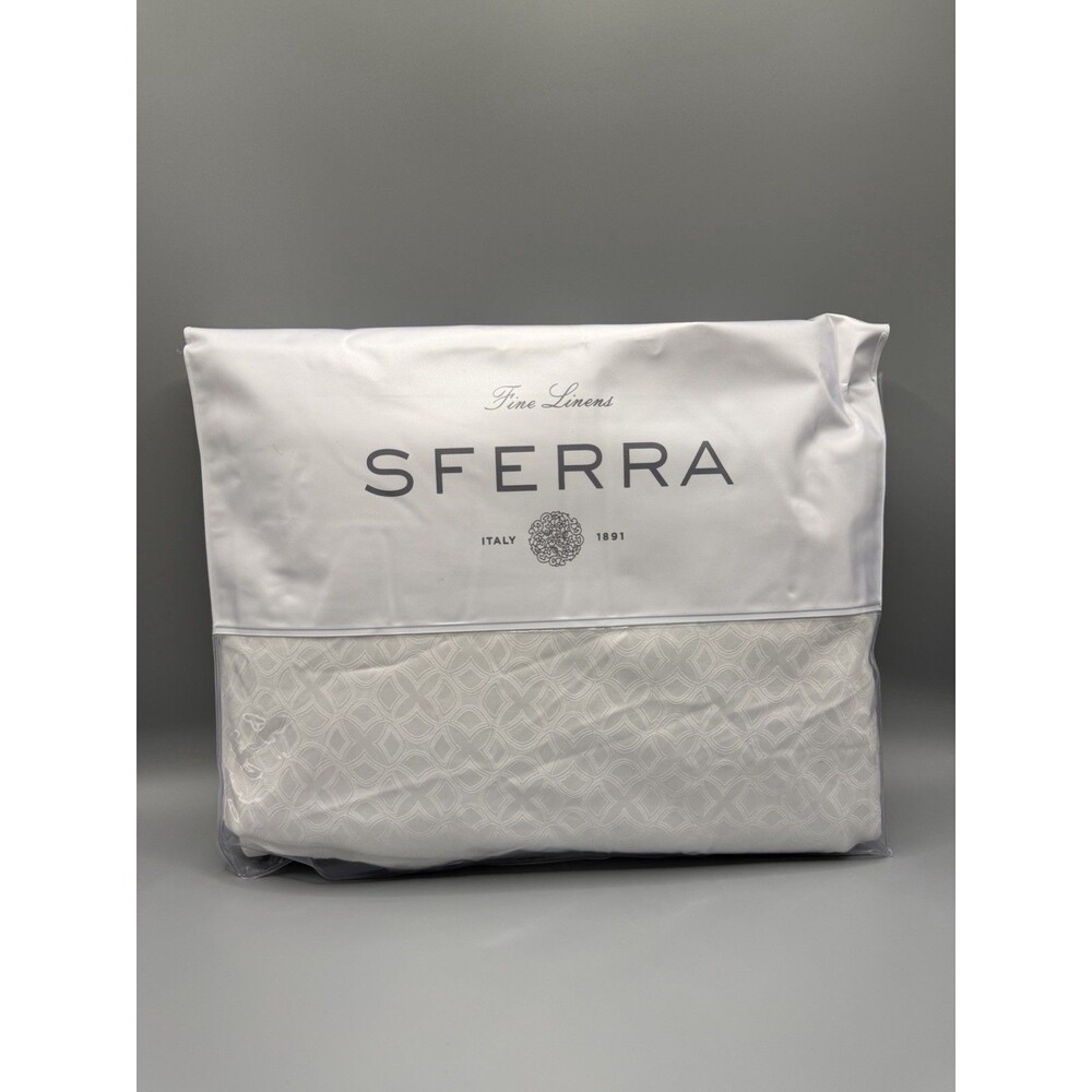 $2277 SFERRA Italy Giza 45 Jacquard Quatrefoil Full/Queen Duvet Cover White